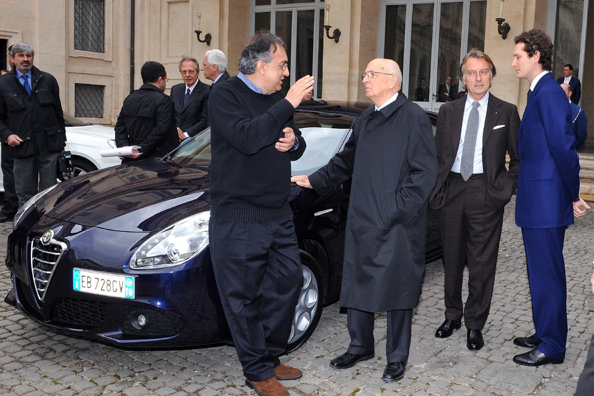 Il Presidente Giorgio Napolitano con i vertici Fiat nel corso della presentazione della nuova vettura Alfa Romeo &quot;Giulietta&quot;