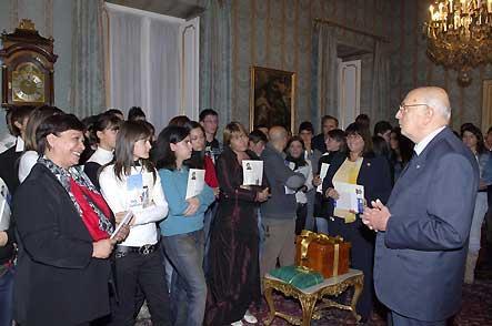 Il Presidente Giorgio Napolitano incontra una scolaresca dell'Istituto Libero de Libero di Fondi in visita al Quirinale