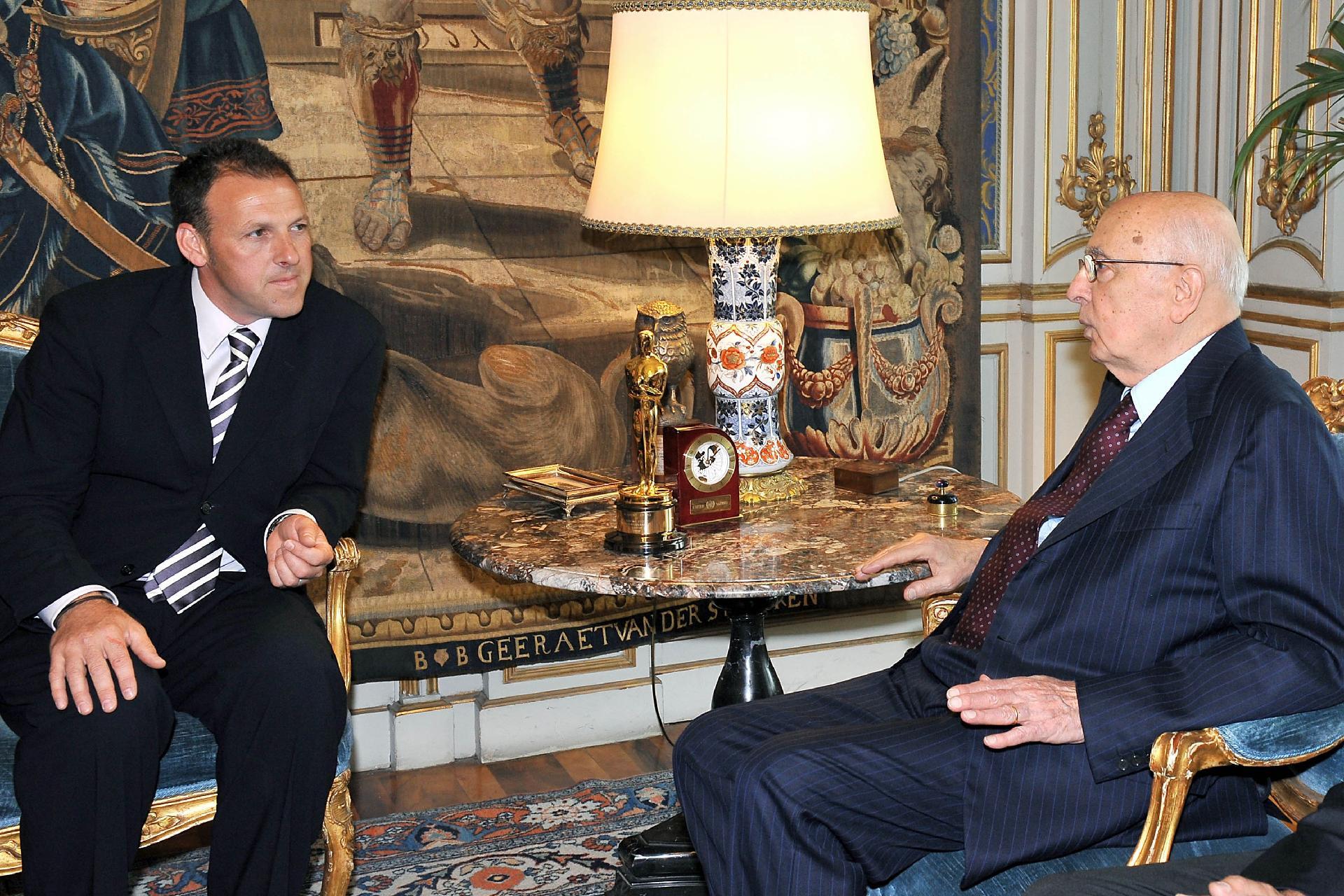 Il Presidente Giorgio Napolitano con Mauro Fiore, vincitore del Premio Oscar per il miglior direttore della fotografia con il film "Avatar"