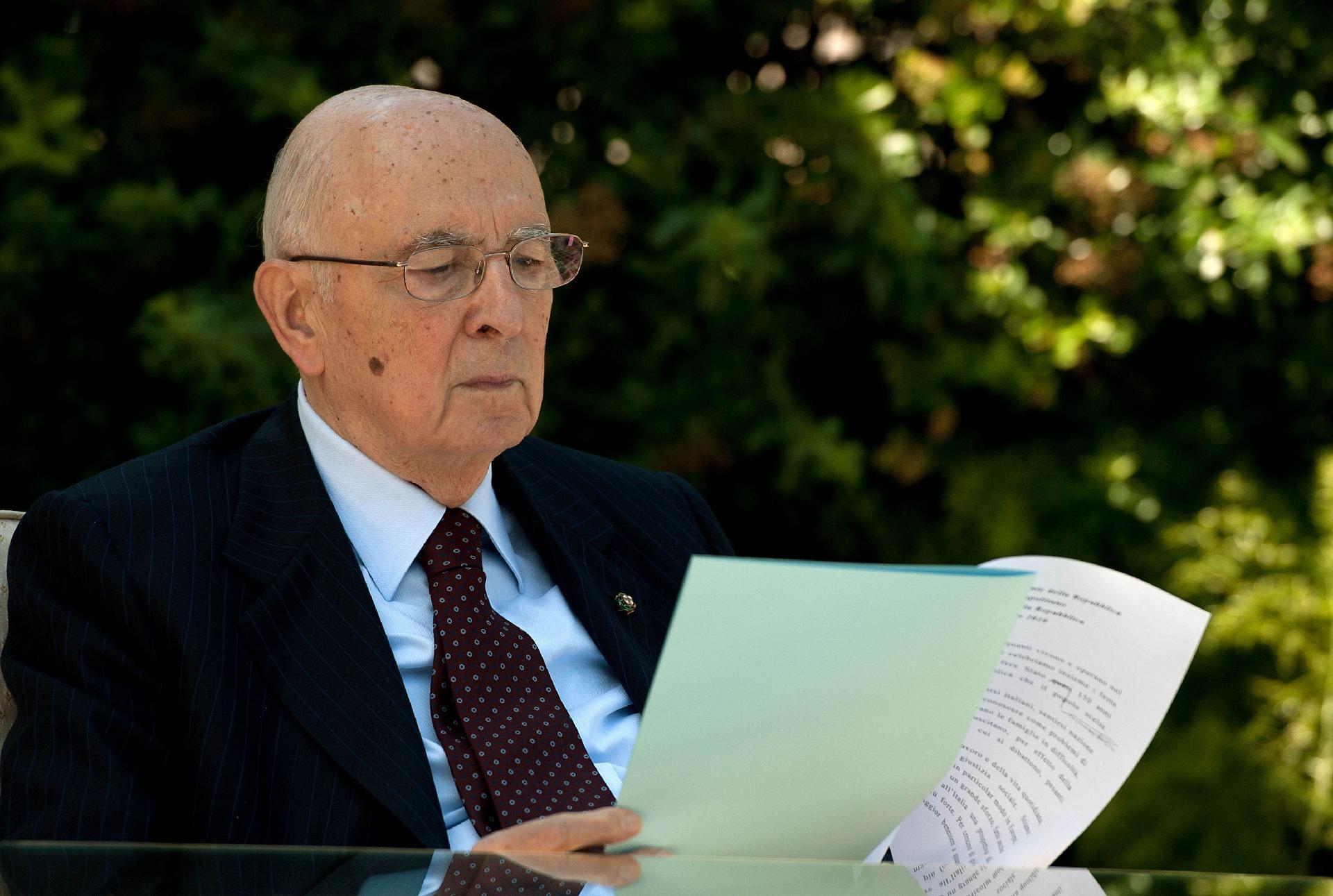 Il Presidente Giorgio Napolitano poco prima del messaggio in occasione della Festa Nazionale della Repubblica