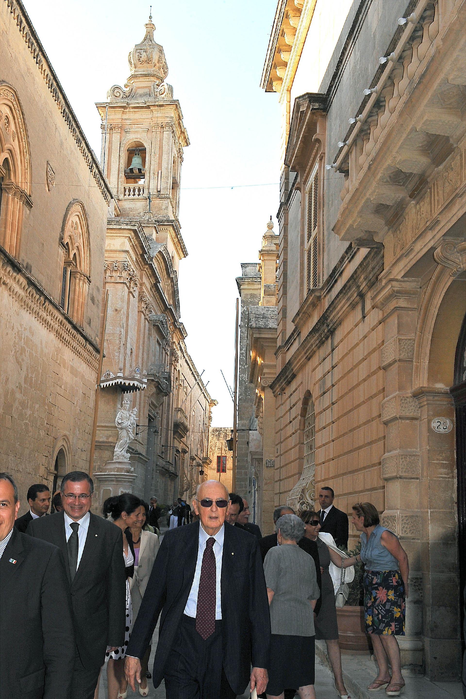 Il Presidente Giorgio Napolitano nel corso della visita all'antica capitale Mdina