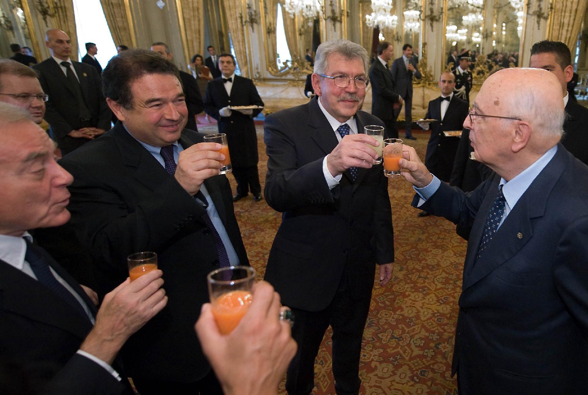 Il Presidente Giorgio Napolitano con Giuseppe Pica, Presidente del Consorzio del Programma Nazionale di Ricerca in Antartide e Sauro Turroni componente della Commissione Scientifica Nazionale per l'Antartide, in occasione della cerimonia del 25° anniversario dell'avvio del Programma Nazionale di Ricerche in Antartide (PNRA)