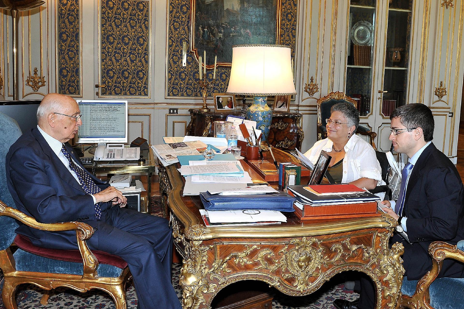 Il Presidente Giorgio Napolitano con Lucia Valenzi, Presidente della Fondazione Valenzi e Roberto Race, Segretario generale della Fondazione