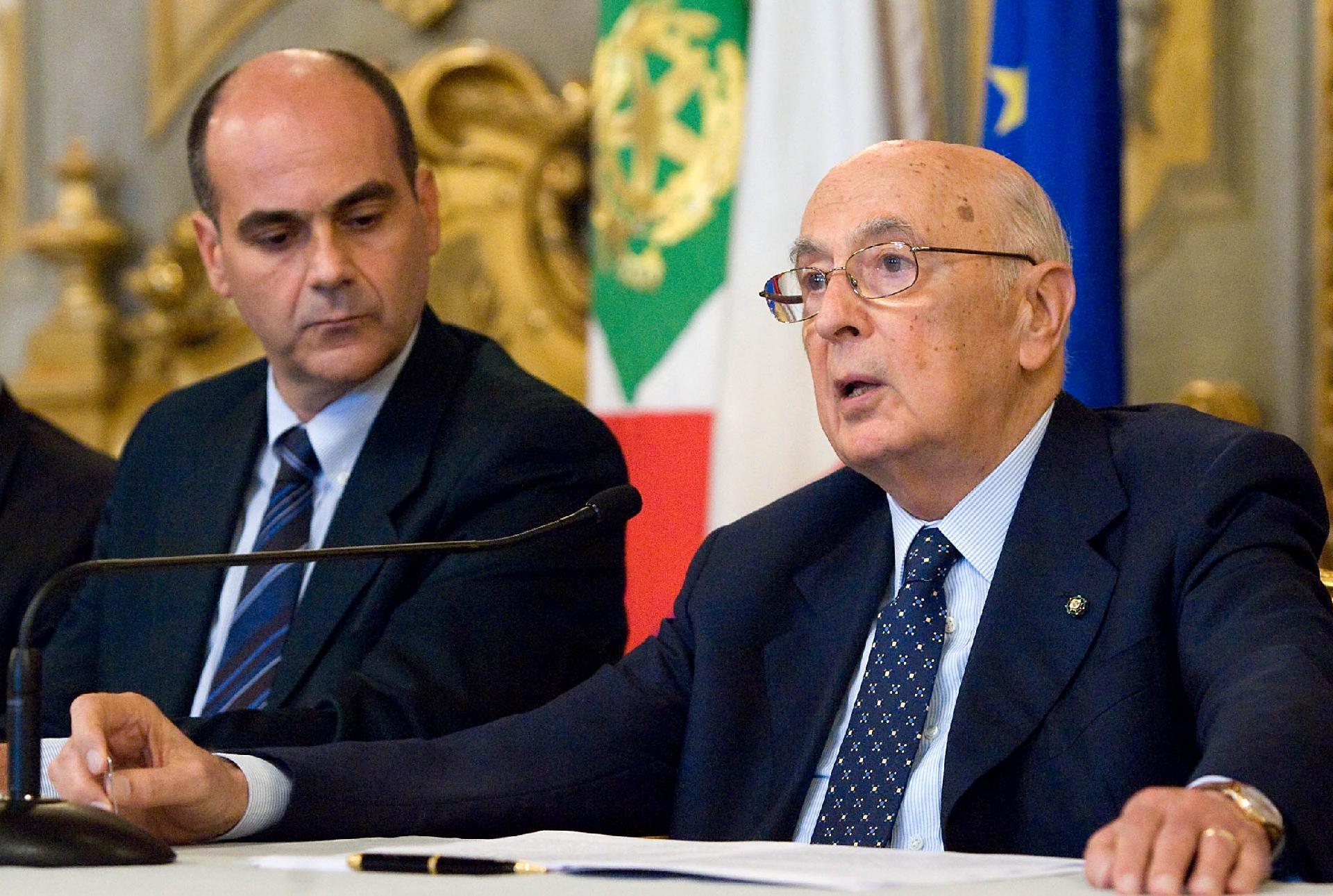 Il Presidente Giorgio Napolitano, con il Presidente dell'Associazione Stampa Parlamentare, Pierluca Terzulli, in occasione della cerimonia di consegna del &quot;Ventaglio&quot;