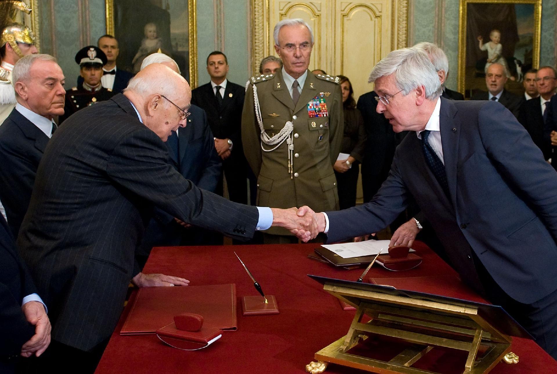 Il Presidente Giorgio Napolitano in occasione della cerimonia di giuramento del nuovo Ministro dello Sviluppo Economico Paolo Romani