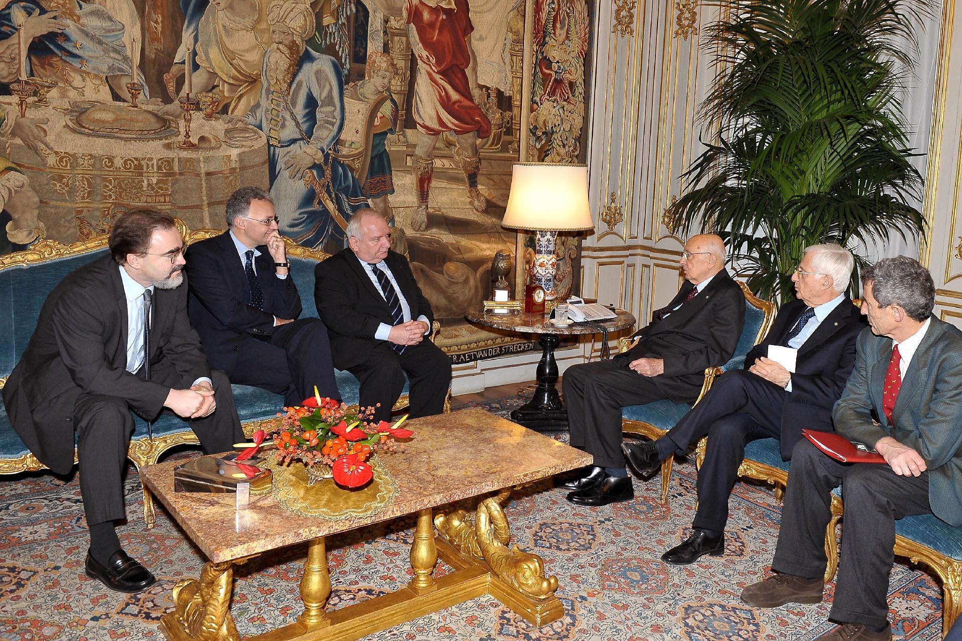 Il Presidente Giorgio Napolitano durante l'incontro con Joseph Daul, Presidente del Gruppo del Partito Popolare Europeo al Parlamento Europeo