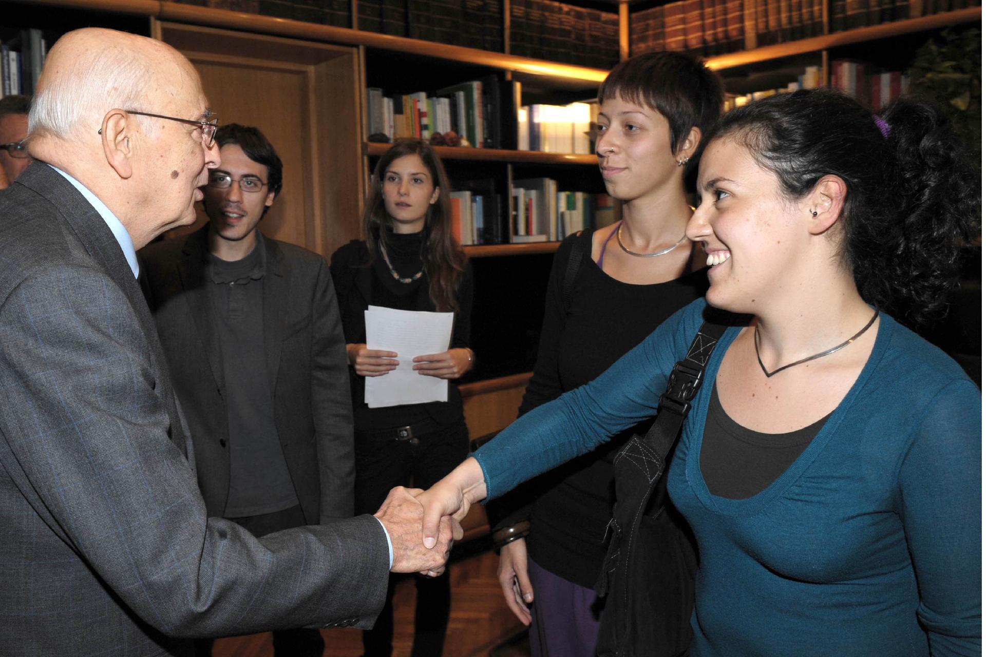 Il Presidente Giorgio Napolitano con una delegazione di studenti
