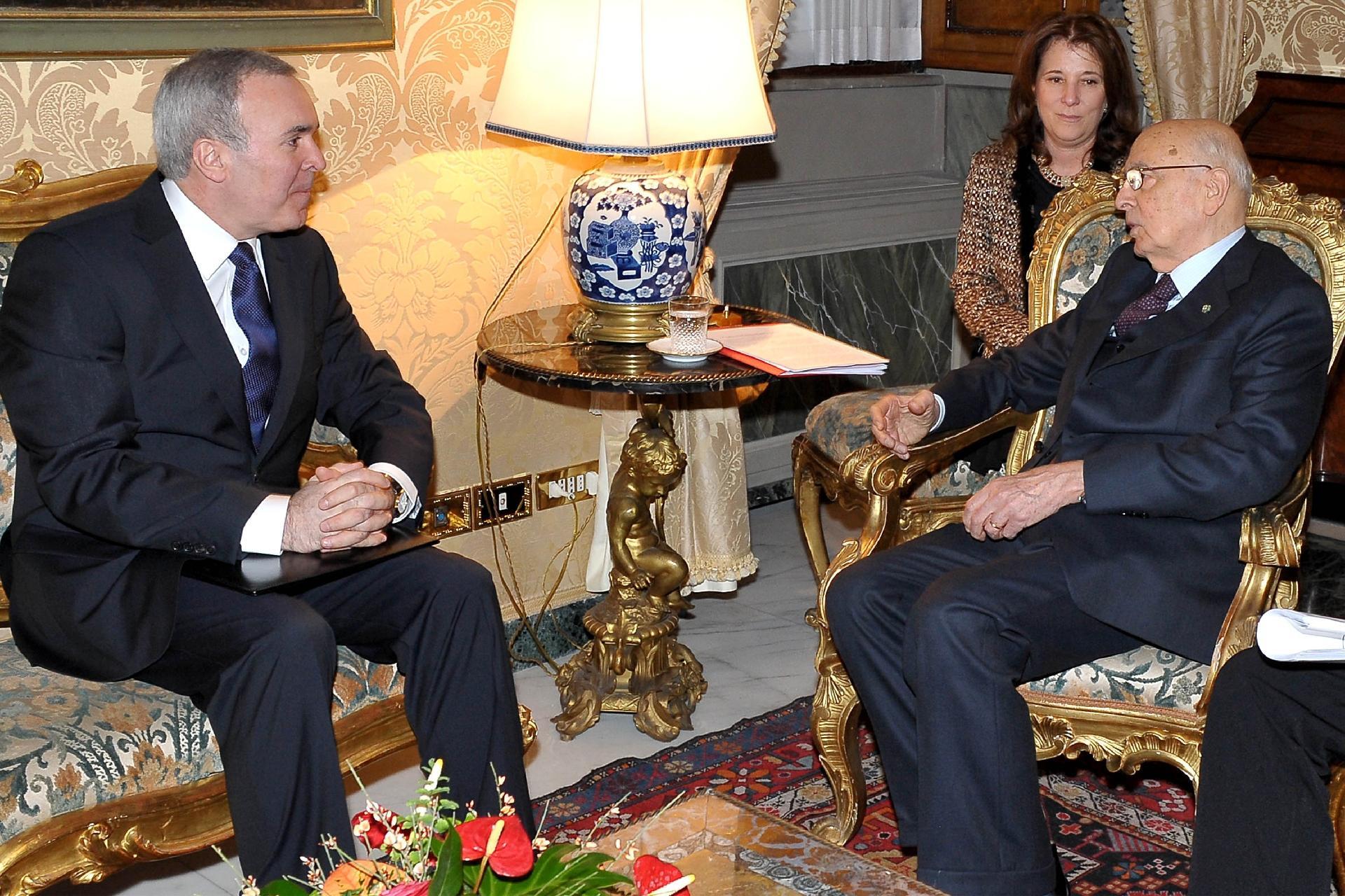 Il Presidente Giorgio Napolitano con il Signor Vaqil Ismayil Oglu Sadiqov, nuovo Ambasciatore della Repubblica di Azerbaigian in occasione della presentazione delle Lettere Credenziali