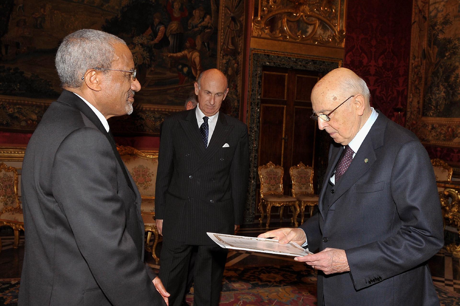 Il Presidente Giorgio Napolitano con il Signor Mulugeta Alemseged Gessese, nuovo Ambasciatore della Repubblica Federale Democratica di Etiopia in occasione della presentazione delle Lettere Credenziali