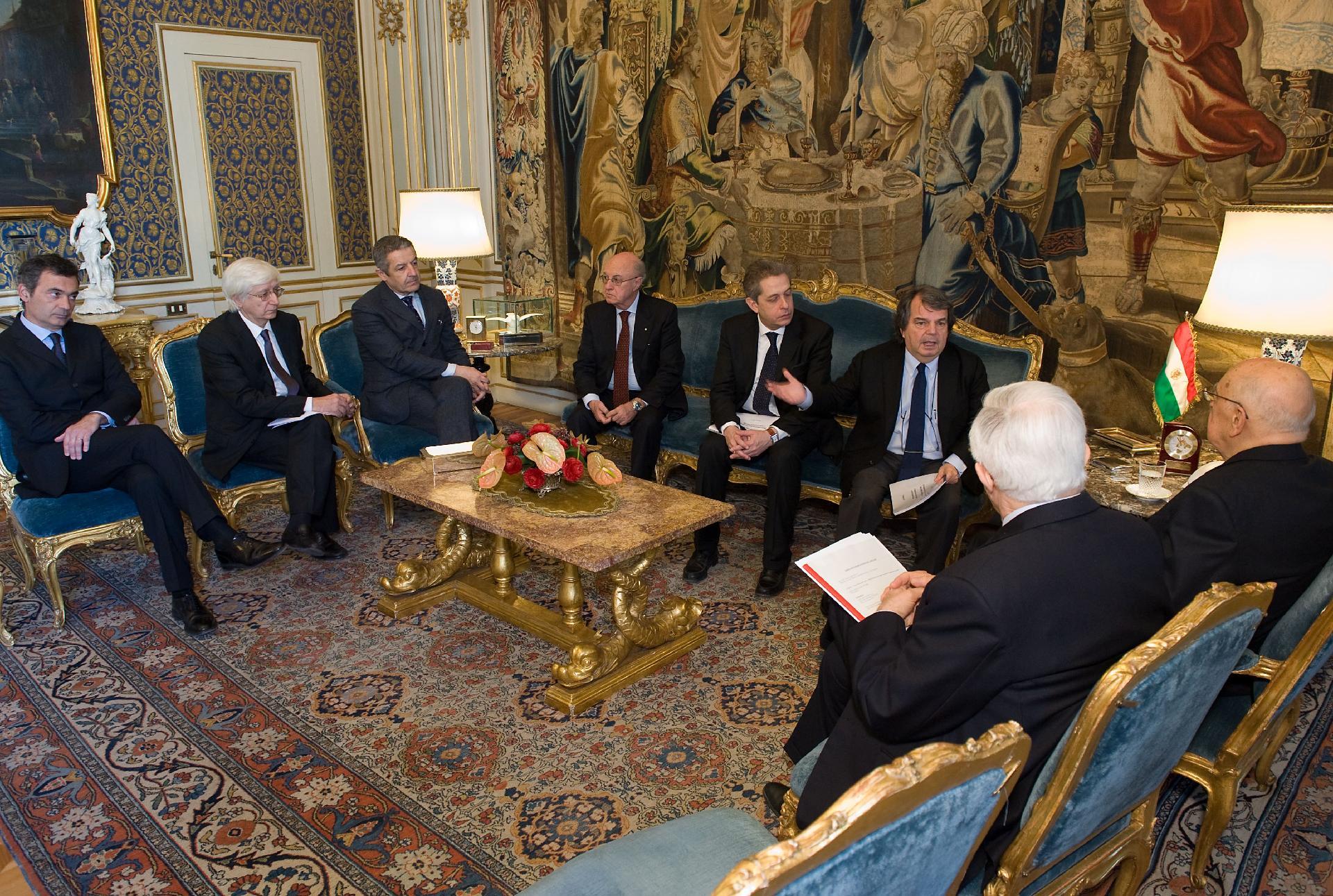 Il Presidente Giorgio Napolitano nel corso dell'incontro con Renato Brunetta, Ministro per la Pubblica Amministrazione e l'Innovazione, unitamente ai vertici di DigitPA Ente nazionale per la Digitalizzazione della pubblica amministrazione