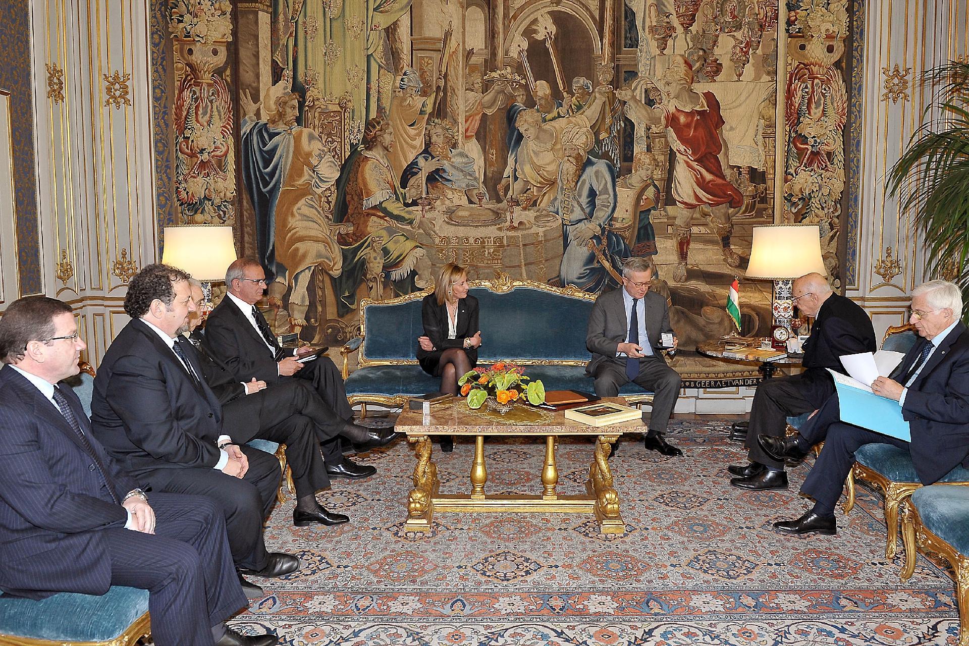 Il Presidente Giorgio Napolitano nel corso dell'incontro con i Direttori delle Agenzie Fiscali, durante i colloqui