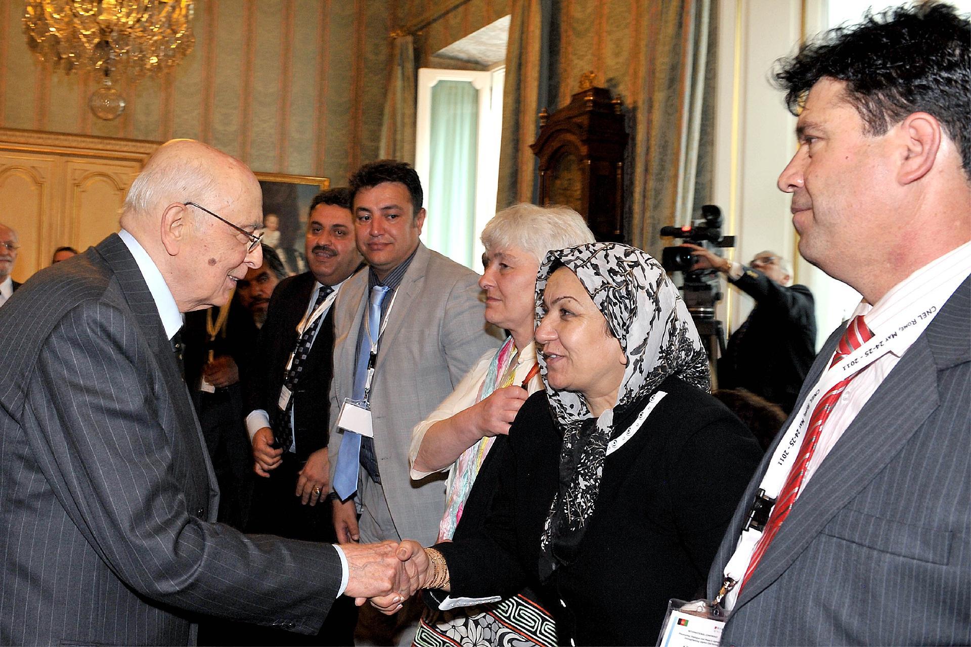 Il Presidente Giorgio Napolitano durante l'incontro con una delegazione di partecipanti alla Conferenza Internazionale delle Organizzazioni della Società Civile Afgana