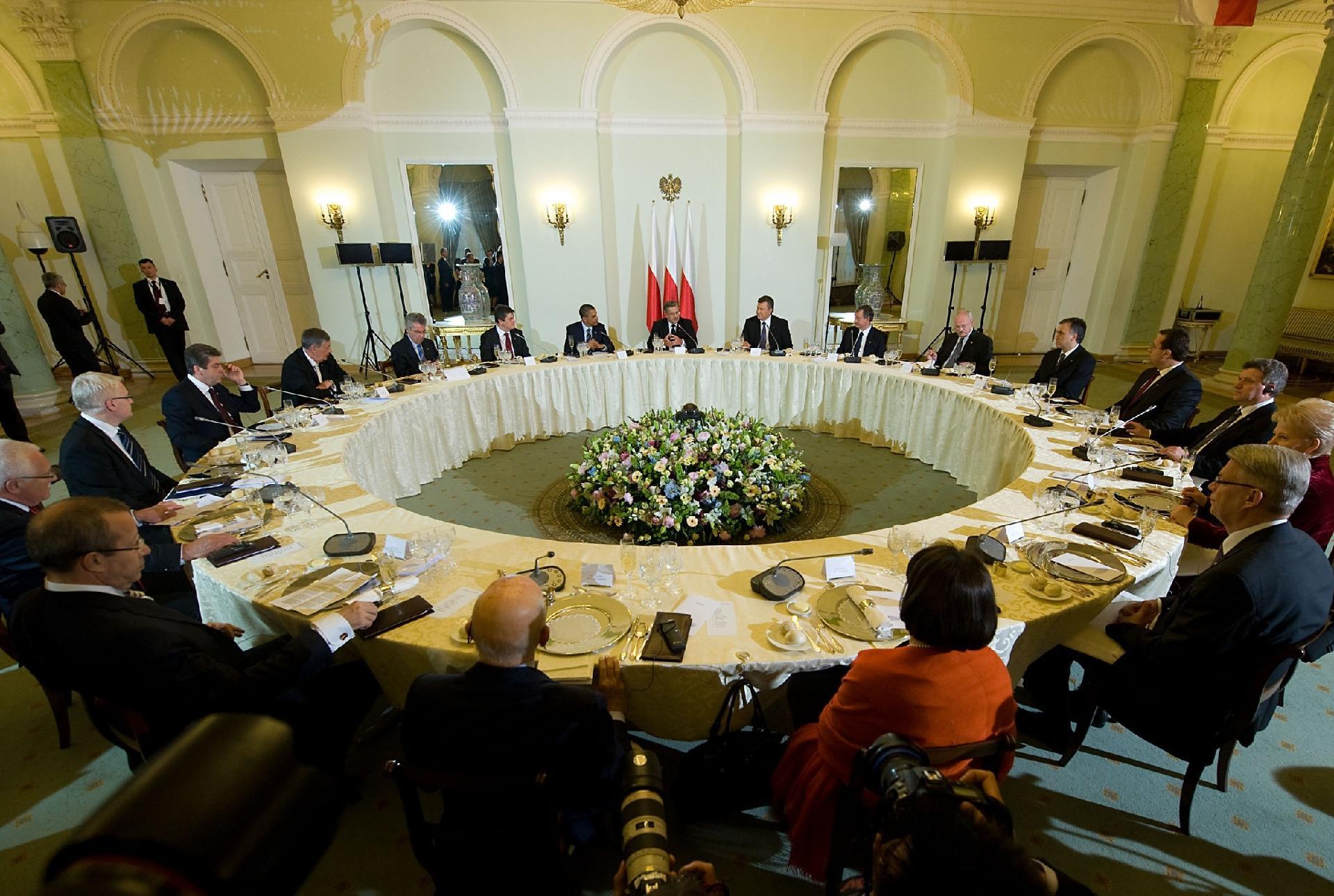 l Presidente della Repubblica Giorgio Napolitano nel corso del Pranzo di Stato offerto dal Presidente della Repubblica di Polonia per il "Diciassettesimo incontro annuale dei Capi di Stato dei paesi dell'Europa centrale"