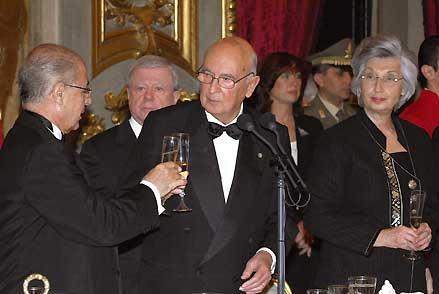 Brindisi tra il Presidente della Repubblica Italiana Giorgio Napolitano e il Presidente della Repubblica di Turchia Ahmet Necdet Sezer durante il pranzo ufficiale