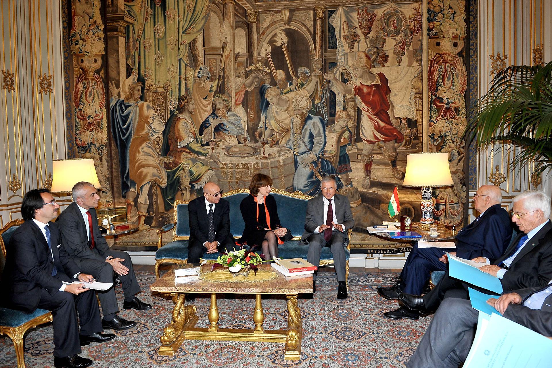 Il Presidente Giorgio Napolitano nel corso dell'incontro con Guido Pier Paolo Bortoni, Presidente dell'Autorità per l'energia e il gas ed i componenti l'Autorità
