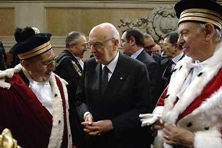 Il Presidente Giorgio Napolitano, insieme a Gaetano Nicastro, Presidente titolare di Sezione più anziano, Mario Delli Priscoli, Procuratore Generale presso la Corte Suprema di Cassazione al termine dell'inaugurazione dell'Anno Giudiziario 2007 della Corte Suprema di Cassazione