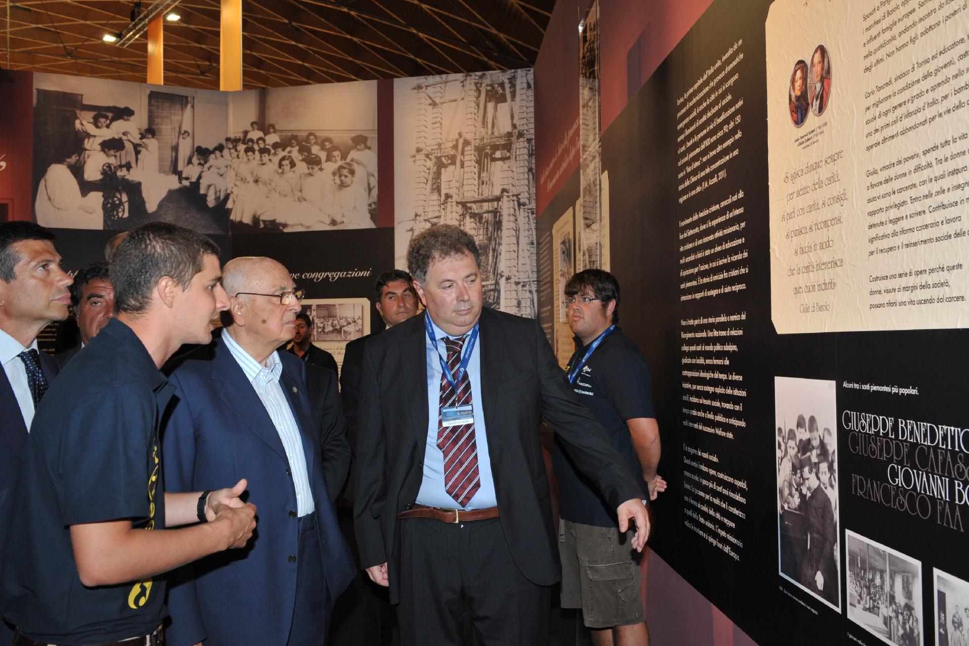 Il Presidente Giorgio Napolitano durante la visita alla mostra &quot;150 di sussidiarietà&quot; in occasione della trentaduesima edizione del Meeting per l'Amicizia fra i Popoli