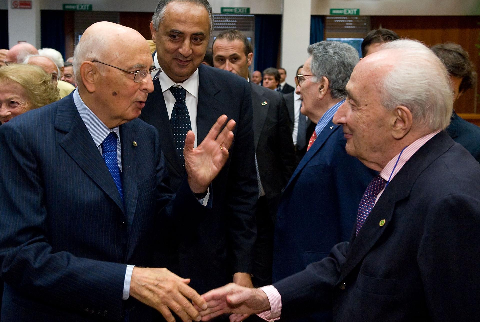 Il Presidente Giorgio Napolitano con Giovanni Sartori, al termine del convegno "Rifare gli Italiani per stare in Europa"