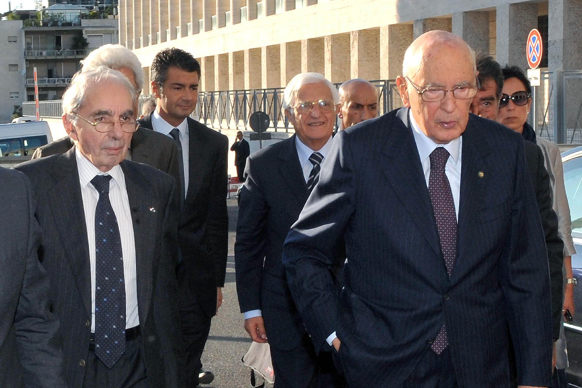 Il Presidente Giorgio Napolitano al suo arrivo per l'inaugurazione della mostra "La macchina dello Stato", all'Archivio Centrale dello Stato in occasione delle celebrazioni del 150° anniversario dell'Unità d'Italia