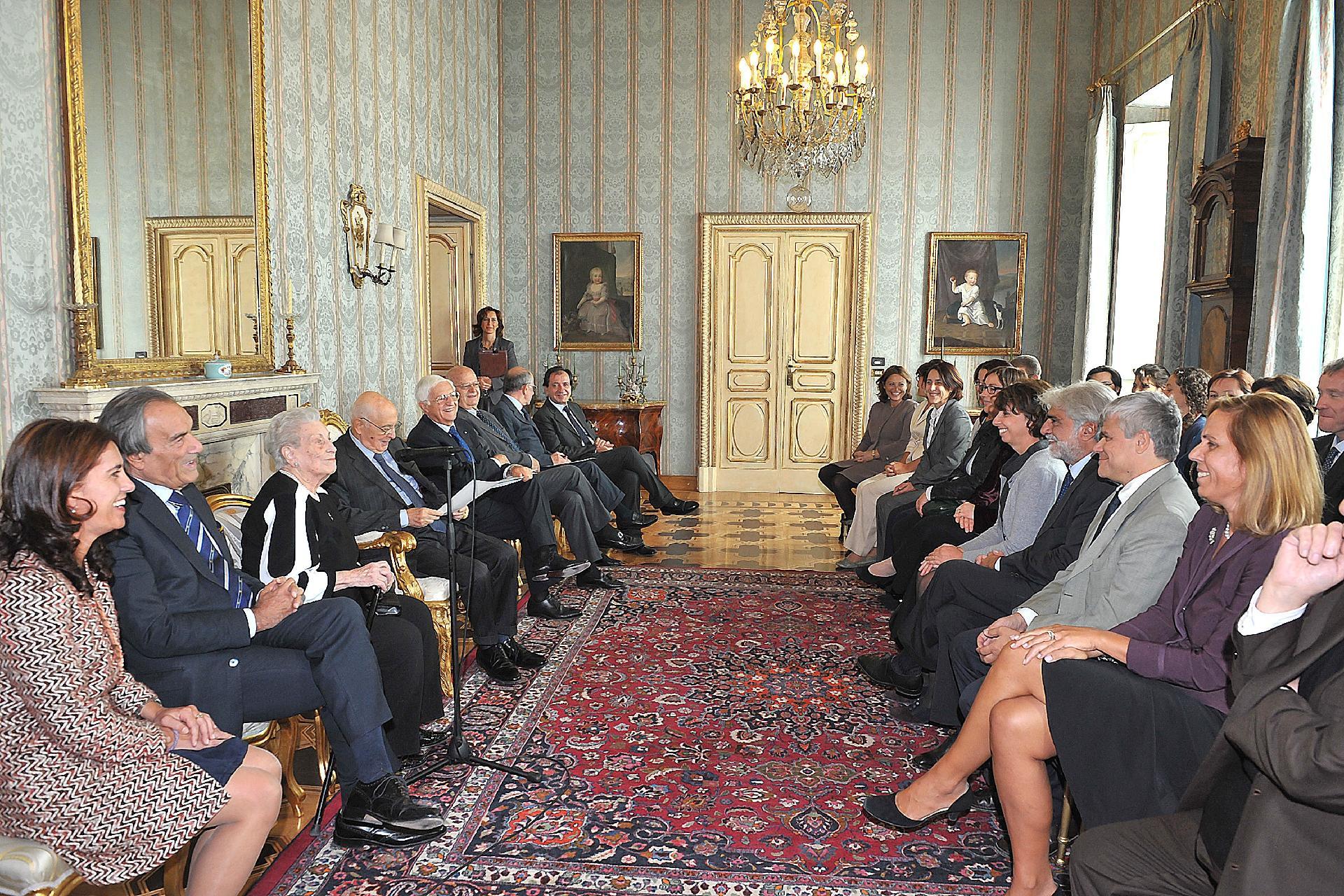 Il Presidente Giorgio Napolitano in occasione dell'incontro con una delegazione di ex alunni del VII Circolo didattico Maria Montessori di Roma