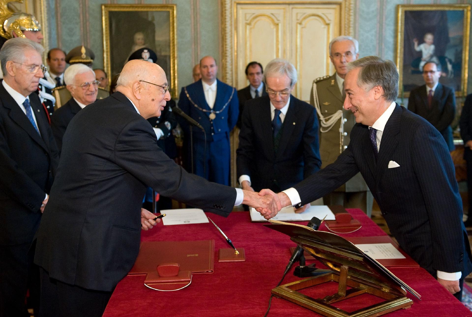Il Presidente Giorgio Napolitano con il Ministro senza portafoglio Filippo Patroni Griffi, al termine della cerimonia di giuramento