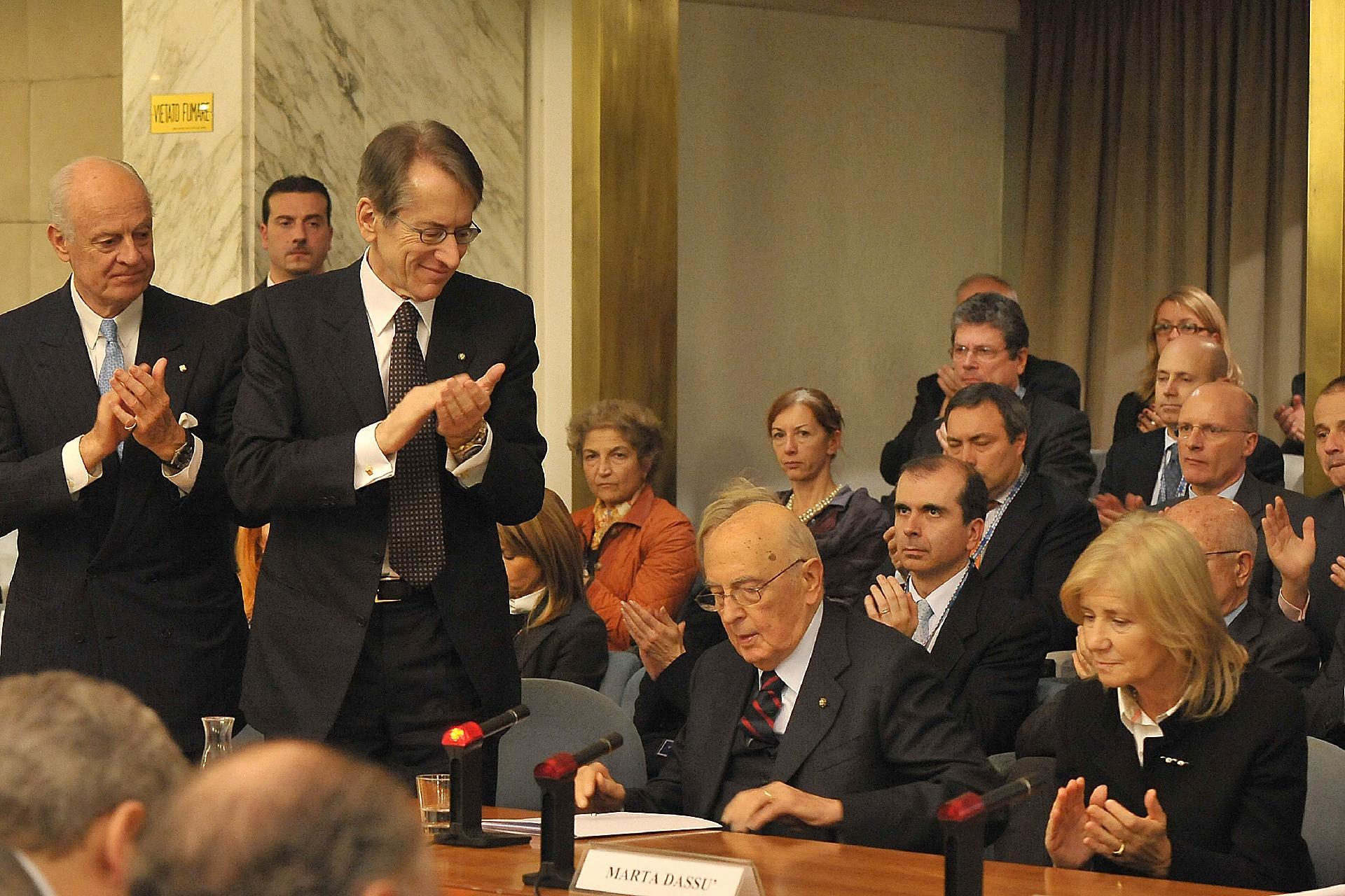 Un momento della VIII Conferenza degli Ambasciatori Italiani nel mondo al termine dell'intervento del Capo dello Stato