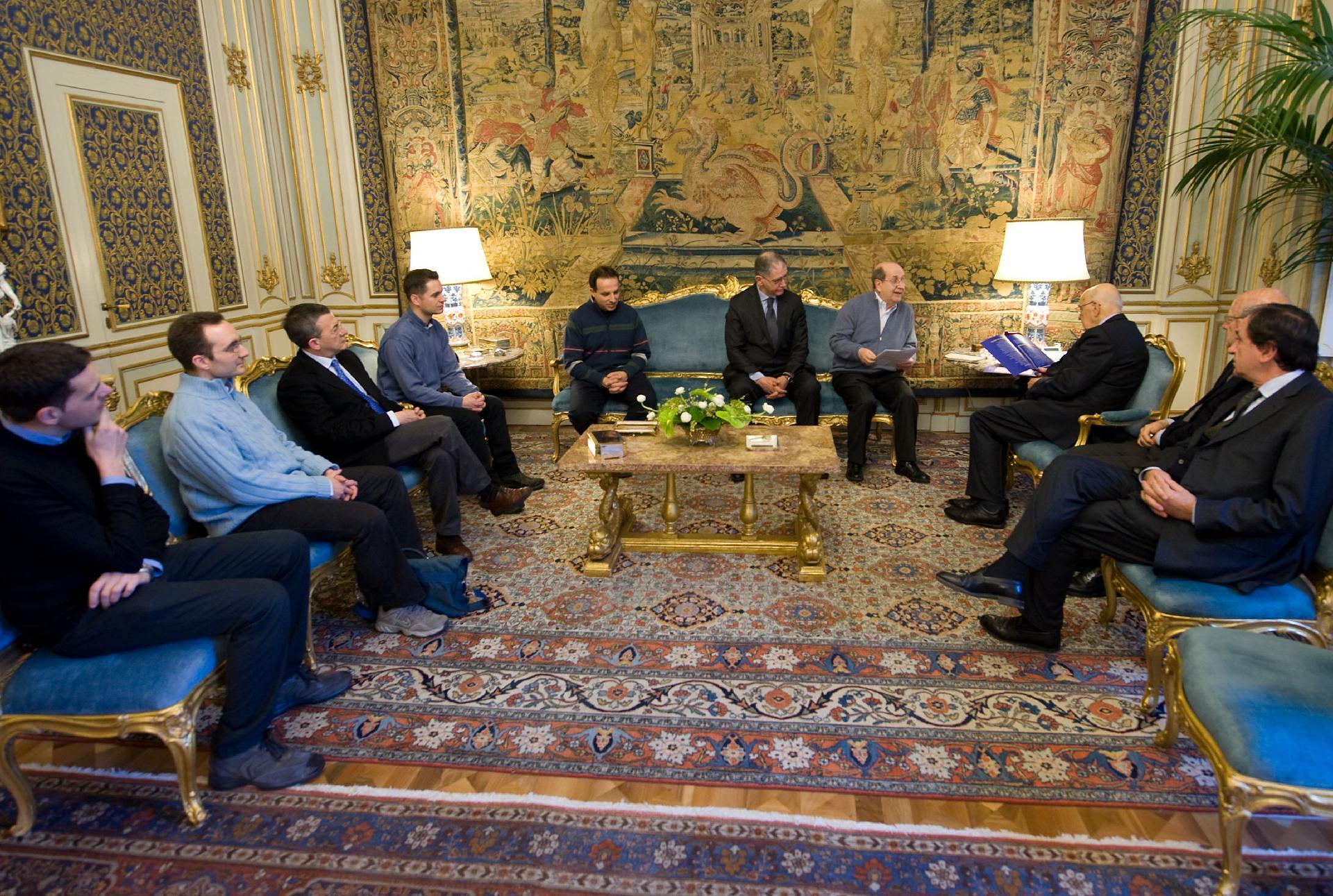 Il Presidente Giorgio Napolitano con Ernesto Olivero, Presidente del SERMIG, l'On. Rocco Buttiglione, ed una delegazione del sodalizio