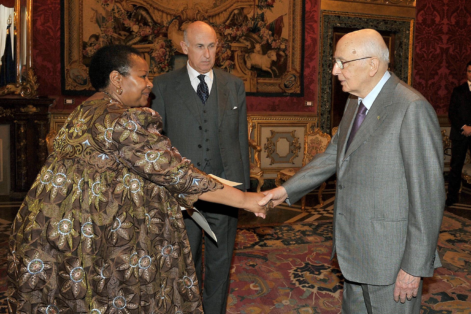 Il Presidente Giorgio Napolitano con la Sig.ra Frieda Nangula Ithete, nuovo Ambasciatore della Repubblica di Namibia, in occasione della presentazione delle Lettere Credenziali