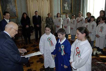 Il Presidente Giorgio Napolitano nel corso dell'incontro con alcuni studenti del 2° Circolo Didattico di Ercolano.