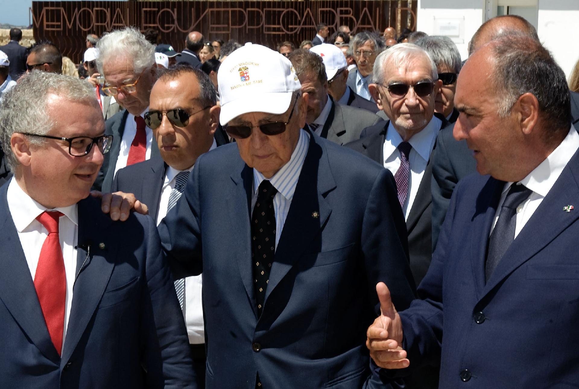 Il Presidente Giorgio Napolitano con il Sottosegretario Paolo Peluffo, nel corso della visita al Museo &quot;Giuseppe Garibaldi