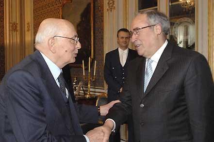 Il Presidente Giorgio Napolitano accoglie nel suo studio l'On. Ottaviano Del Turco, Presidente della Giunta Regionale dell'Abruzzo