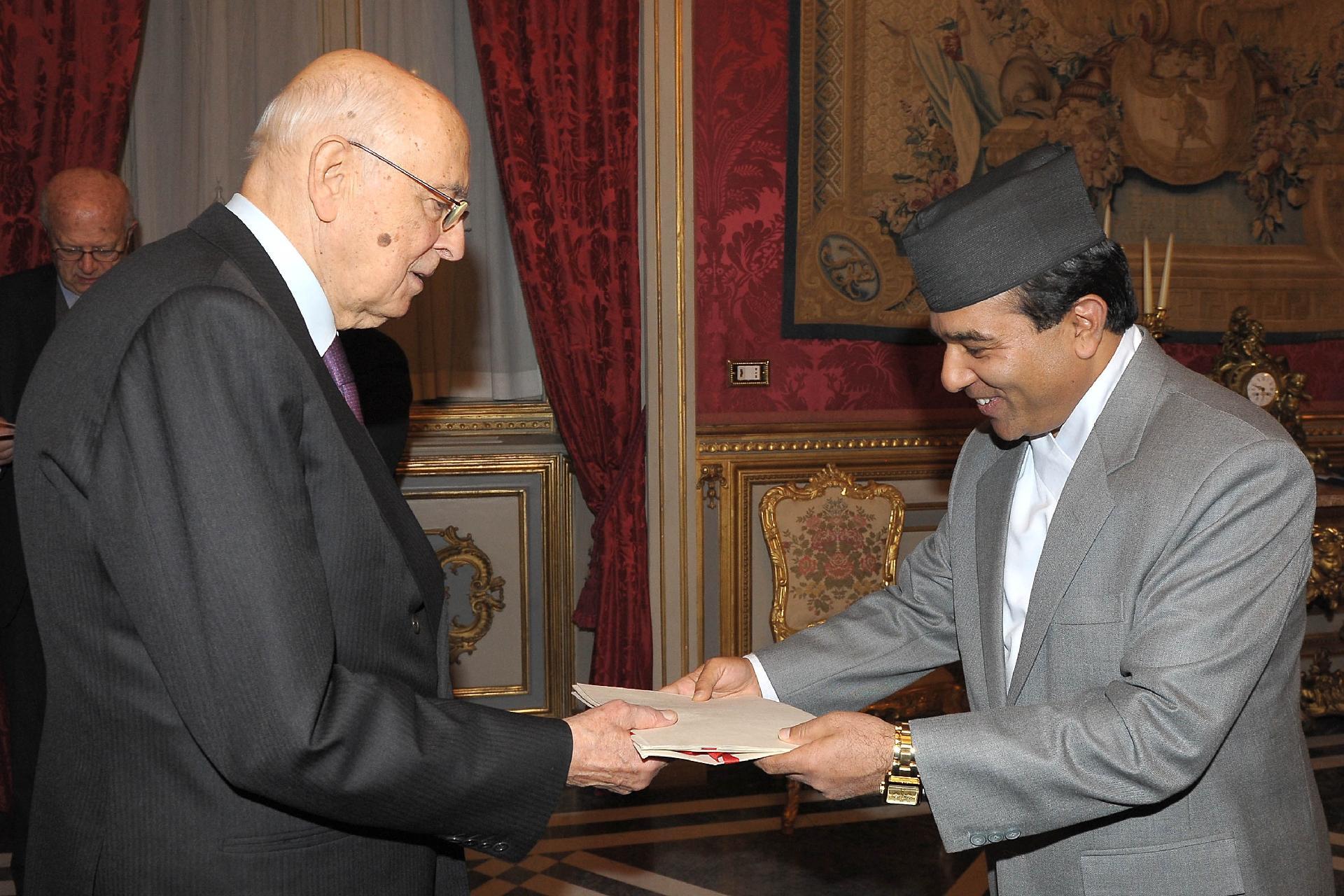 Il Presidente Giorgio Napolitano con il Signor Shanker Das Bairagi, nuovo Ambasciatore della Repubblica Federale Democratica del Nepal in occasione della presentazione delle Lettere Credenziali