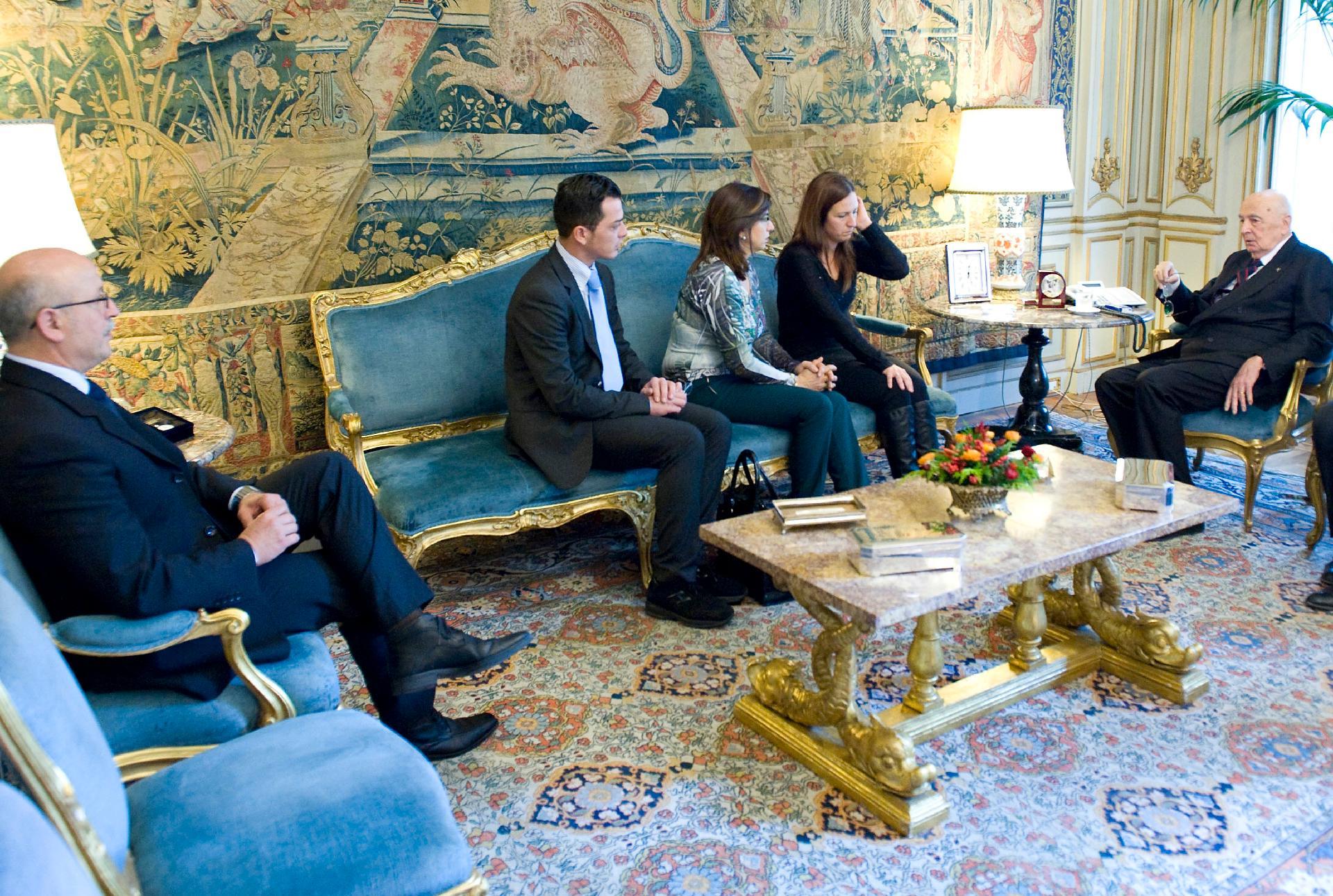 Il Presidente Giorgio Napolitano nel corso dell'incontro con i familiari dei marò Massimiliano Latorre e Salvatore Girone, da dieci mesi trattenuti in India