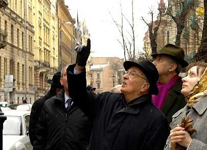 Il Presidente Giorgio Napolitano durante la breve visita al quartiere Liberty della città.