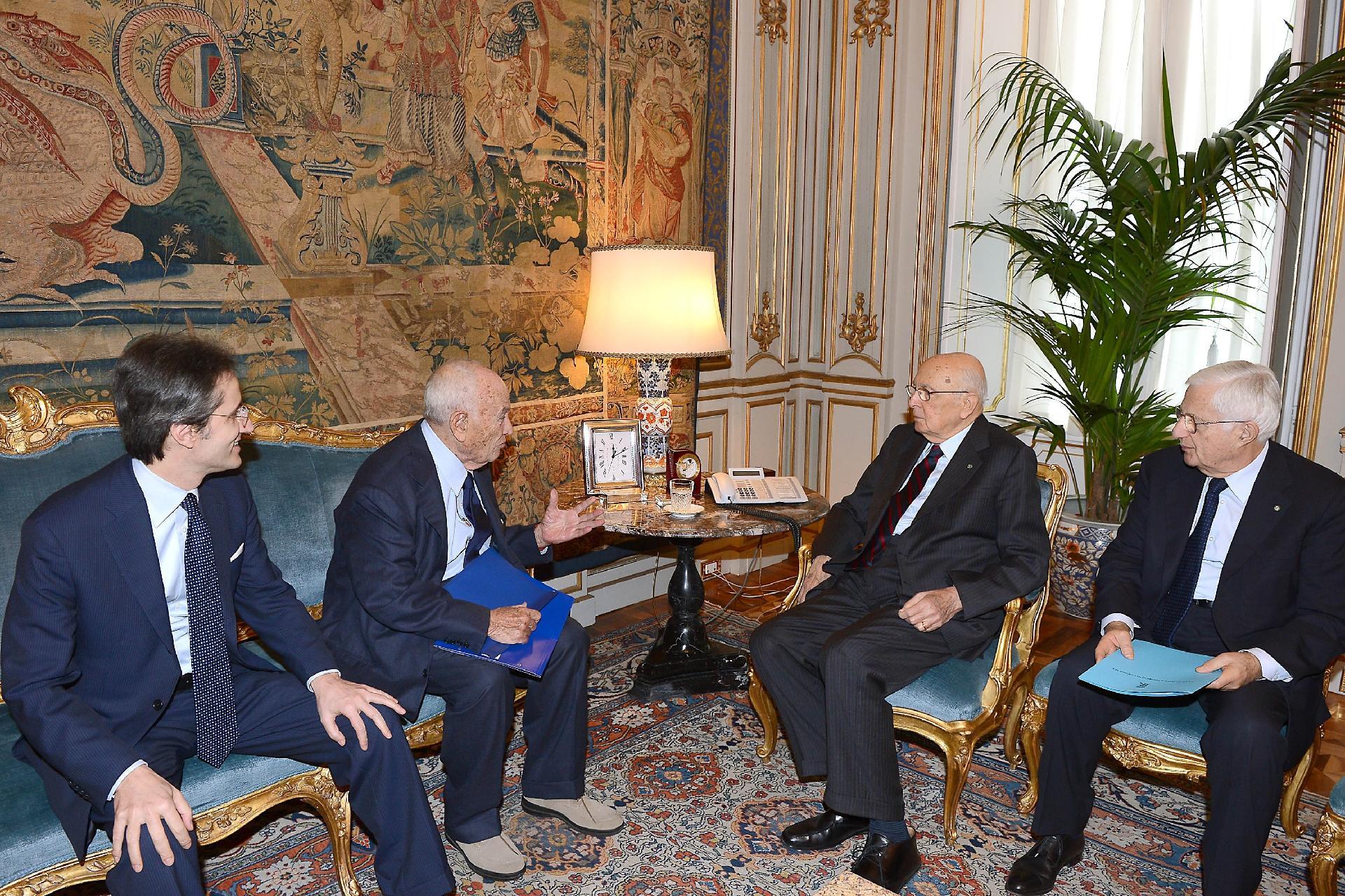 Il Presidente Giorgio Napolitano con l'On. Antonio Caldoro e Stefano Caldoro, Presidente della Regione Campania