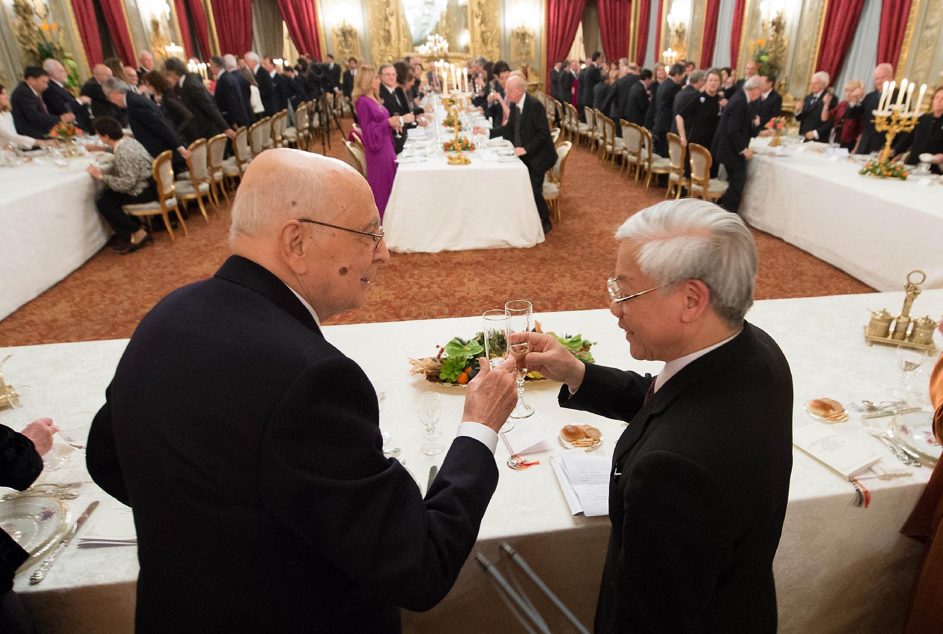 Il Brindisi tra il Presidente Giorgio Napolitano e il Segretario generale del Comitato Centrale del Partito Comunista del Vietnam, Nguyen Phu Trong in visita di Stato