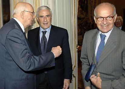 Il Presidente Giorgio Napolitano accoglie i Presidenti di Senato e Camera, Franco Marini e Fausto Bertinotti.