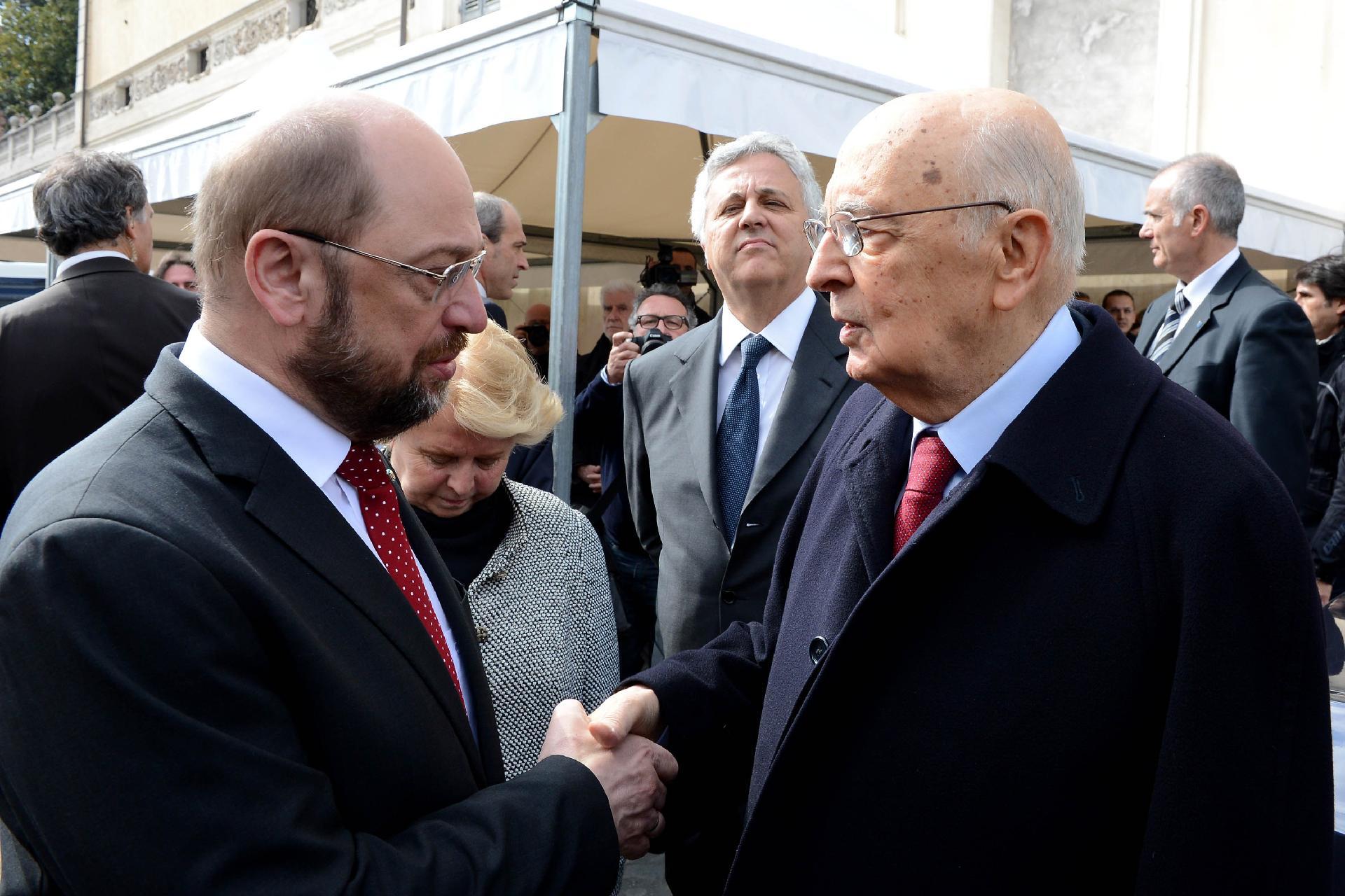 Il Presidente Giorgio Napolitano saluta il signor Martin Schulz, Presidente del Parlamento Europeo al termine dell'inaugurazione della mostra dal titolo "Tiziano" allestita alle Scuderie del Quirinale