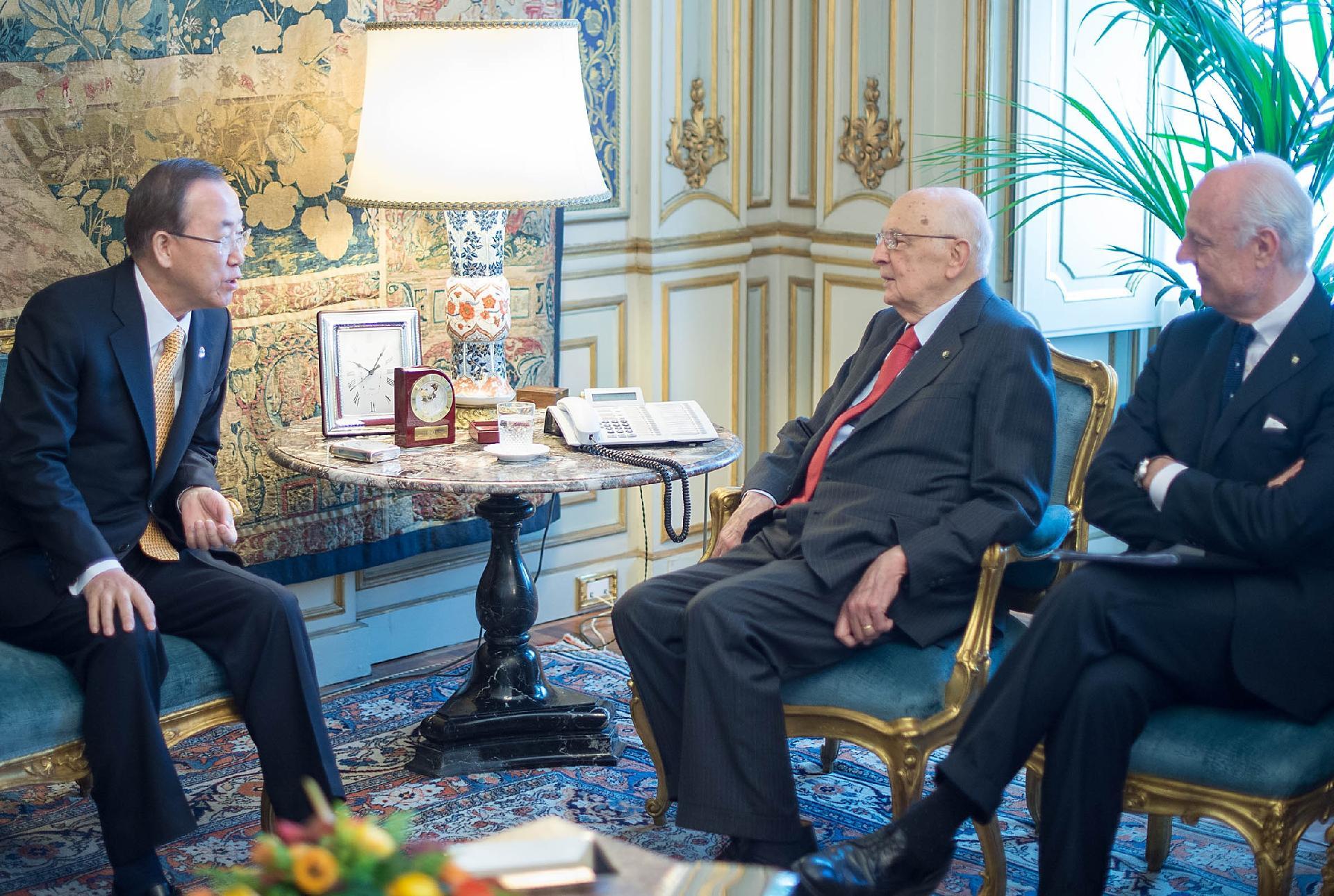 Il Presidente Giorgio Napolitano, con a fianco il Vice Ministro per gli Affari Esteri Staffan De Mistura, nel corso dei colloqui con Ban Ki-Moon, Segretario generale delle Nazioni Unite