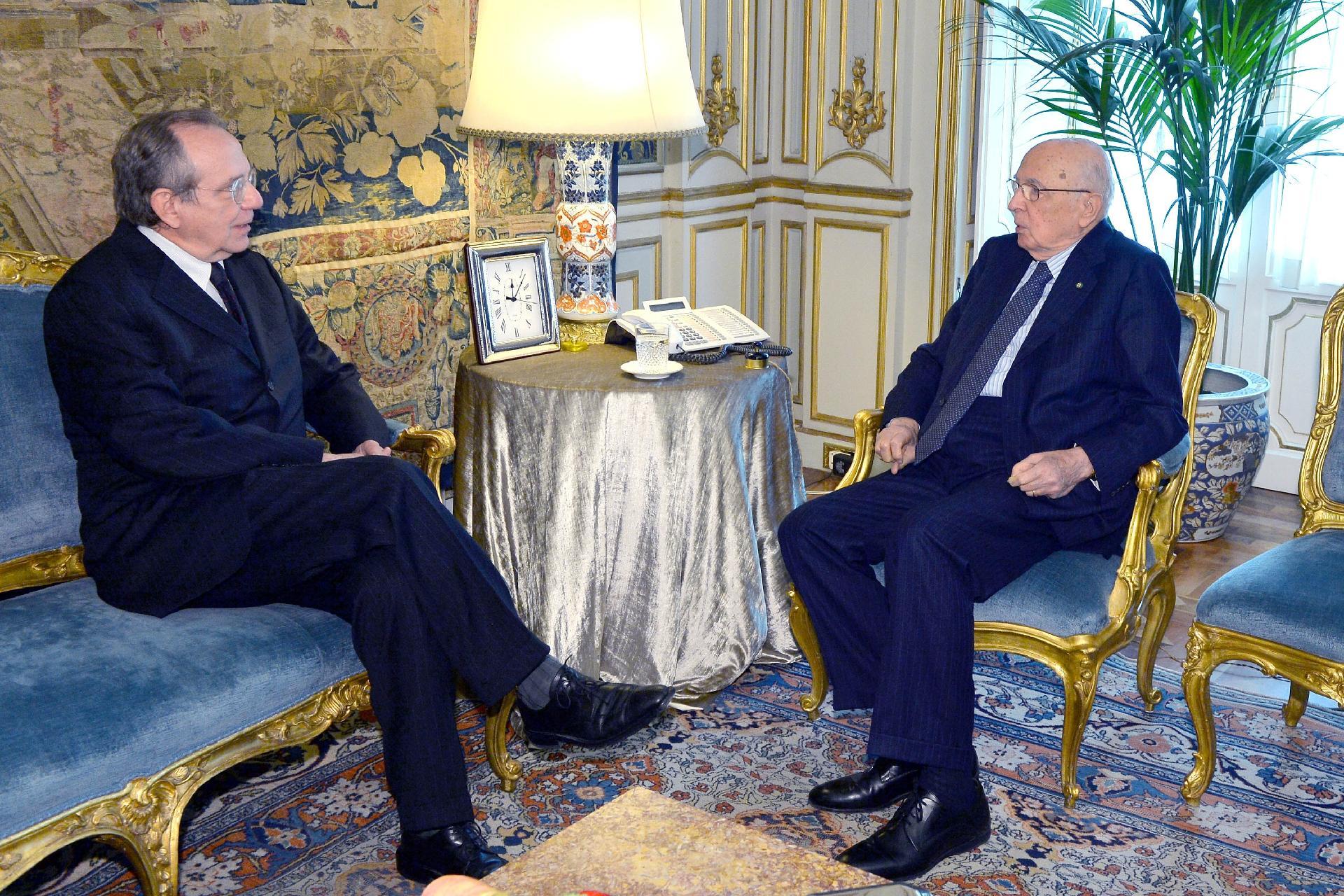 Il Presidente Giorgio Napolitano con Pier Carlo Padoan, Vice Segretario generale dell'OCSE, durante i colloqui