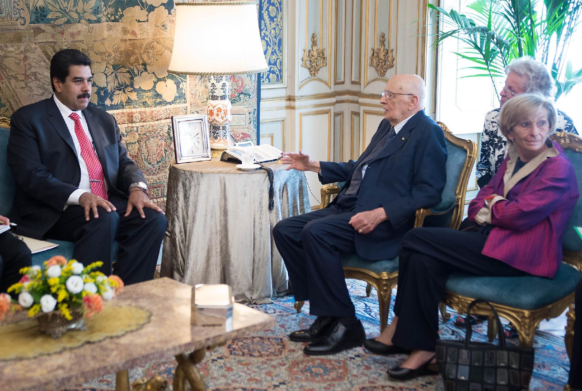 Il Presidente Giorgio Napolitano, con a fianco il Ministro degli Affari Esteri Emma Bonino, nel corso dei colloqui con Nicolas Maduro Moros, Presidente della Repubblica Bolivariana del Venezuela