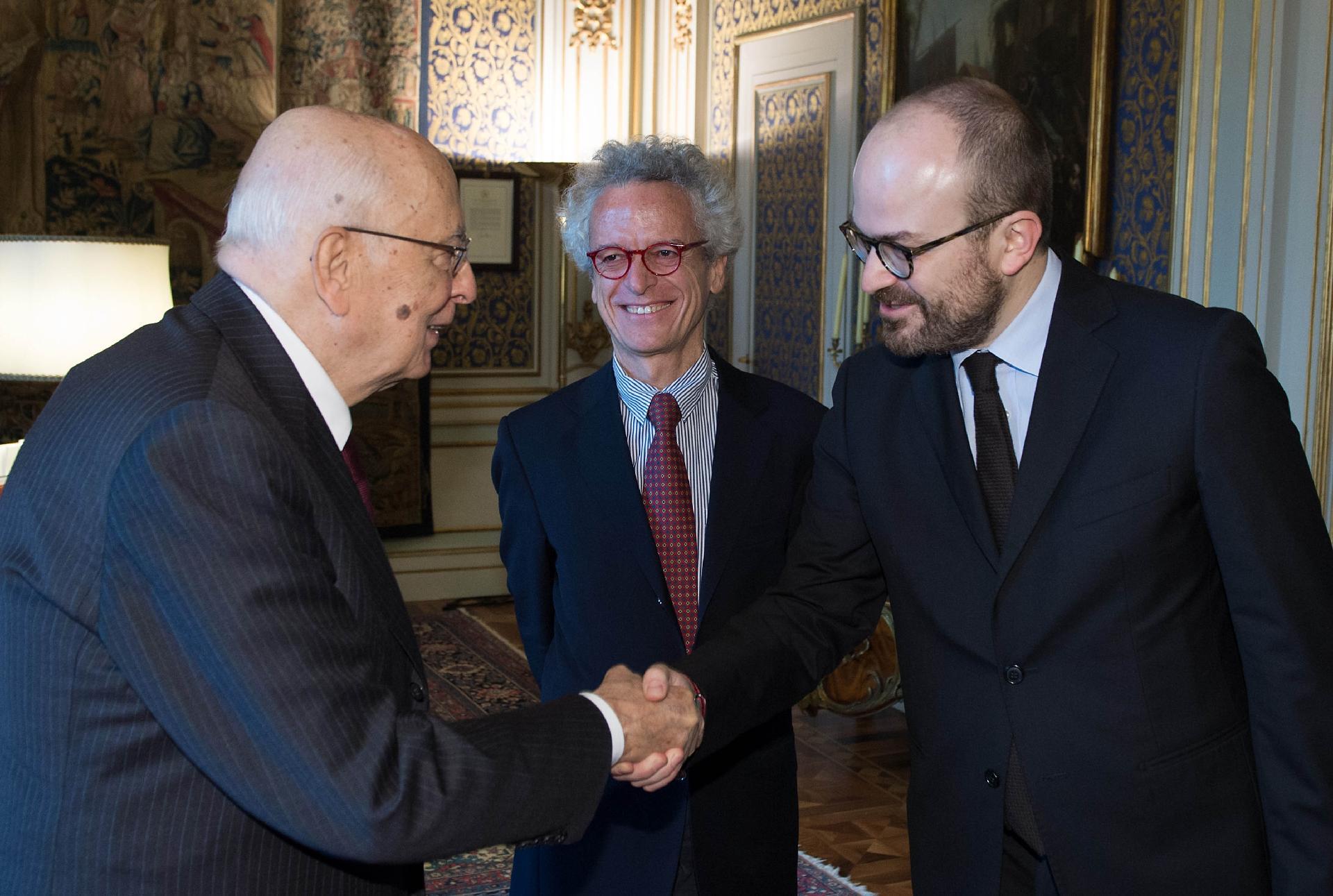 Il Presidente Giorgio Napolitano con Francesco Anzelmo, Direttore Editoriale Saggistica di Mondadori e Federico Rampini