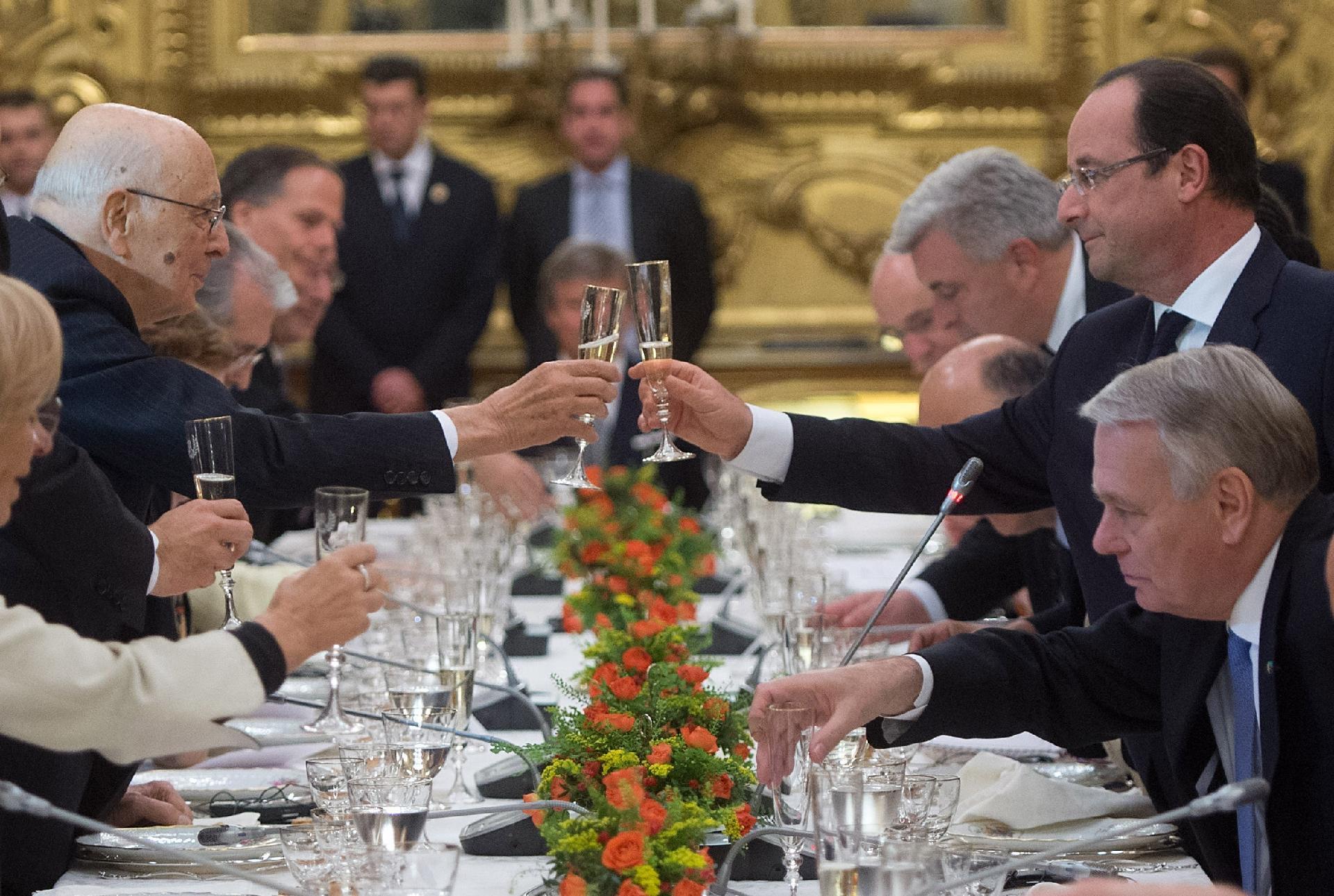 Brindisi del Presidente Giorgio Napolitano con il Presidente della Repubblica Francese François Hollande
