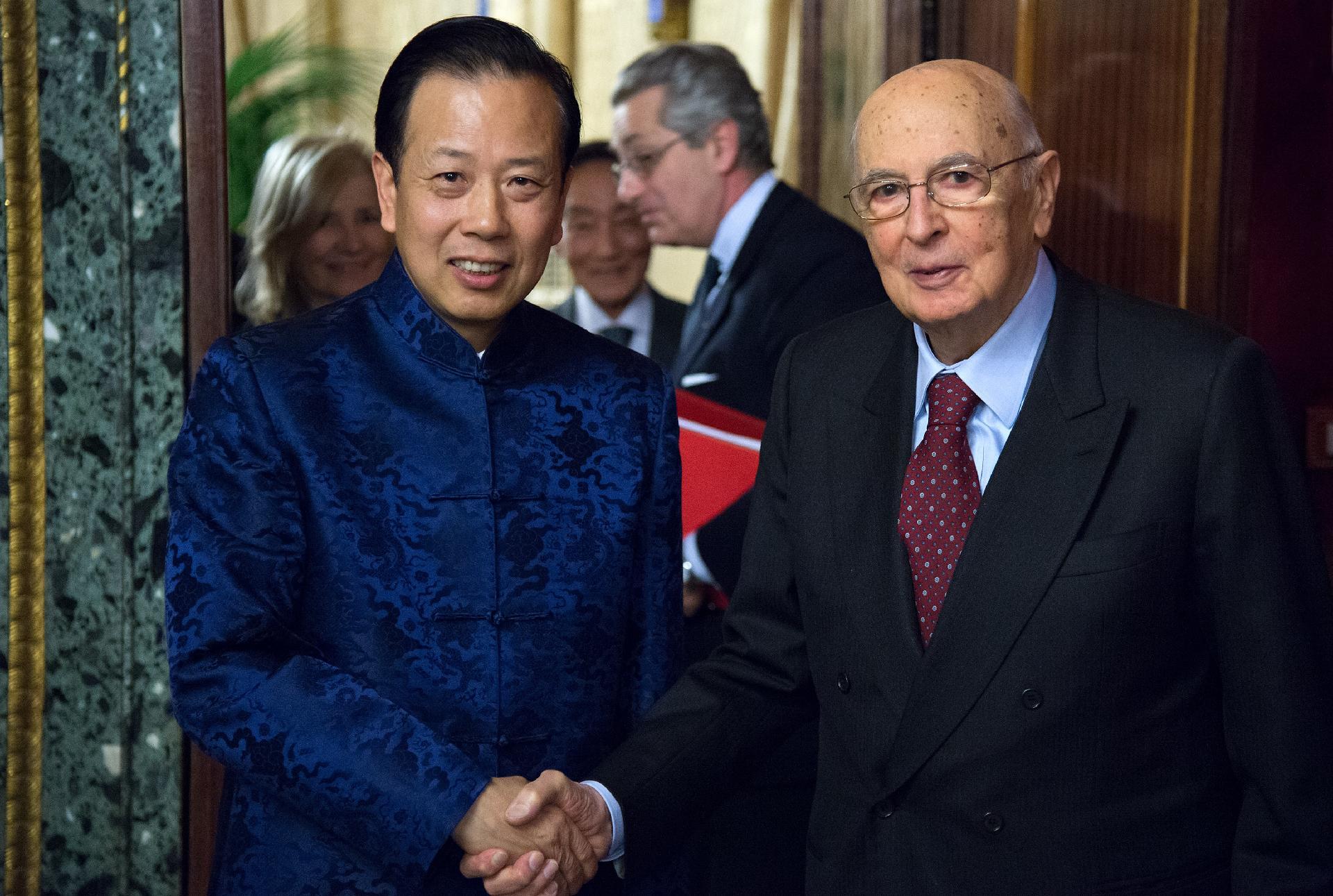 Il Presidente Giorgio Napolitano con S.E. Ruiyu Li, Ambasciatore della Repubblica Popolare Cinese, in occasione della presentazione delle Lettere Credenziali