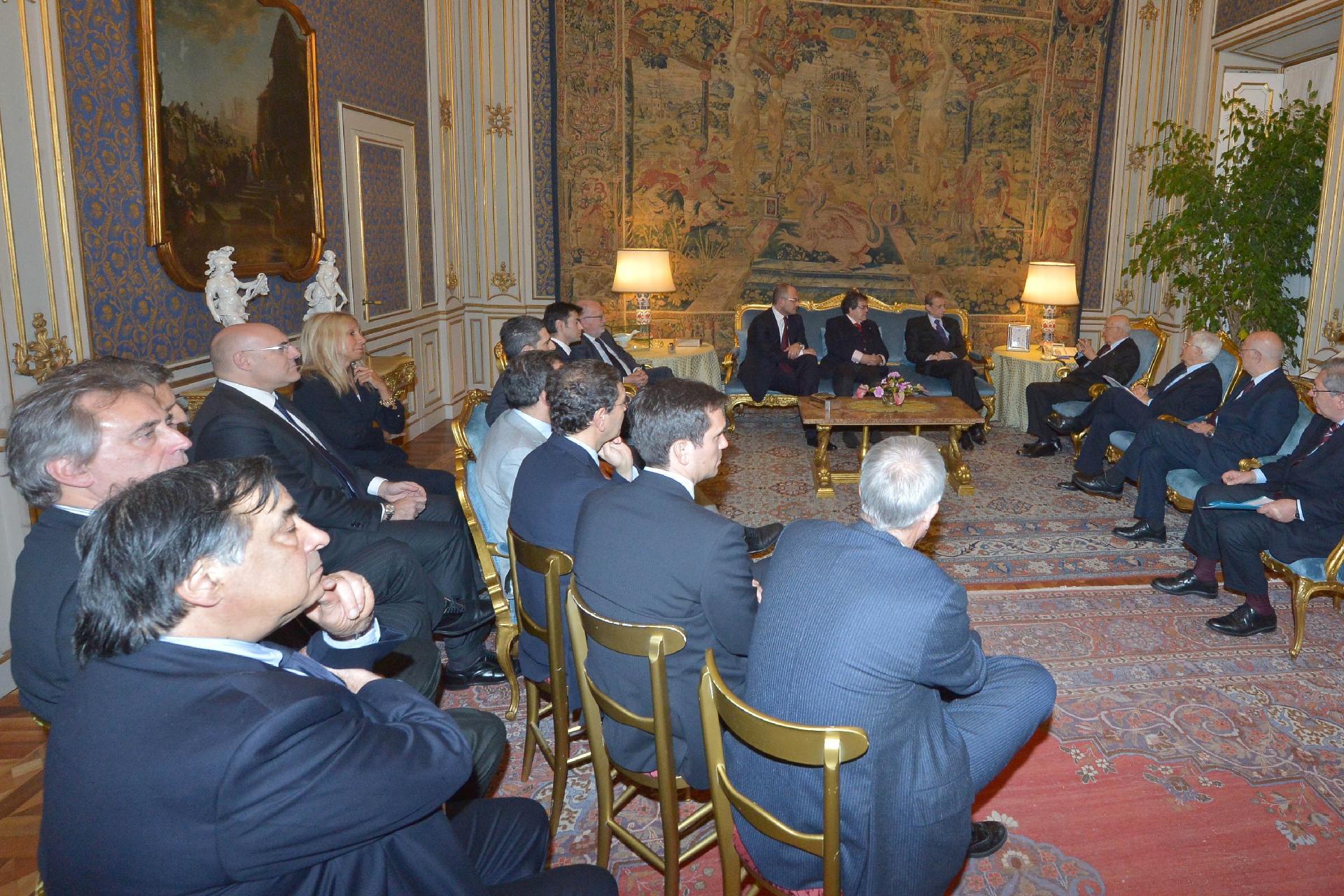Il Presidente Giorgio Napolitano con una delegazione dell'Associazione Nazionale dei Comuni Italiani