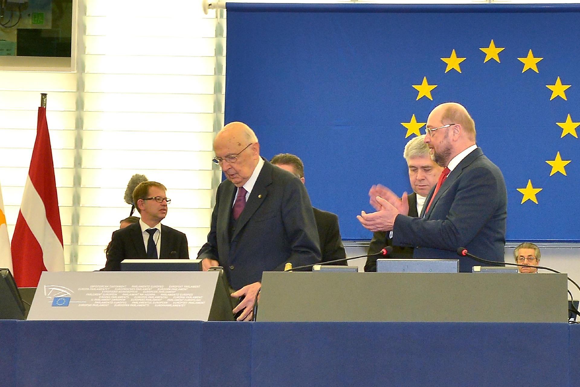 Il Presidente Giorgio Napolitano accompagnato da Martin Schulz, Presidente del Parlamento Europeo entra nell'Emiciclo per la seduta solenne del Parlamento Europeo