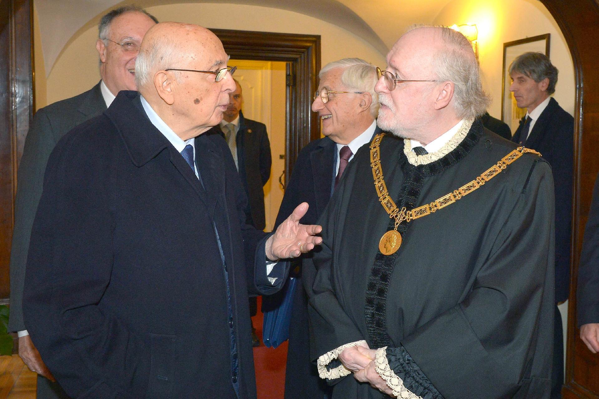 Il Presidente Giorgio Napolitano con il Presidente della Corte costituzionale Prof. Gaetano Silvestri in occasione della riunione straordinaria per la presentazione della Relazione sulla giurisprudenza della Corte costituzionale