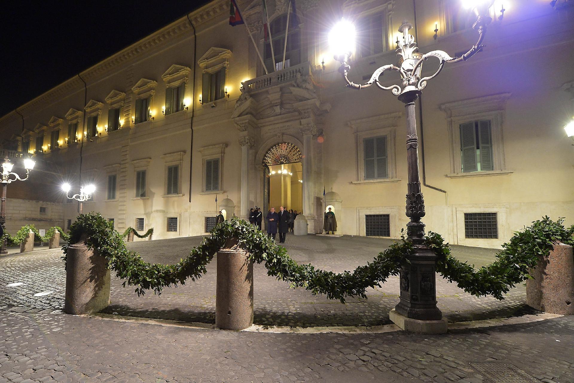 L'esterno del Palazzo del Quirinale decorato con foglie di alloro in occasione della Giornata Internazionale della Donna