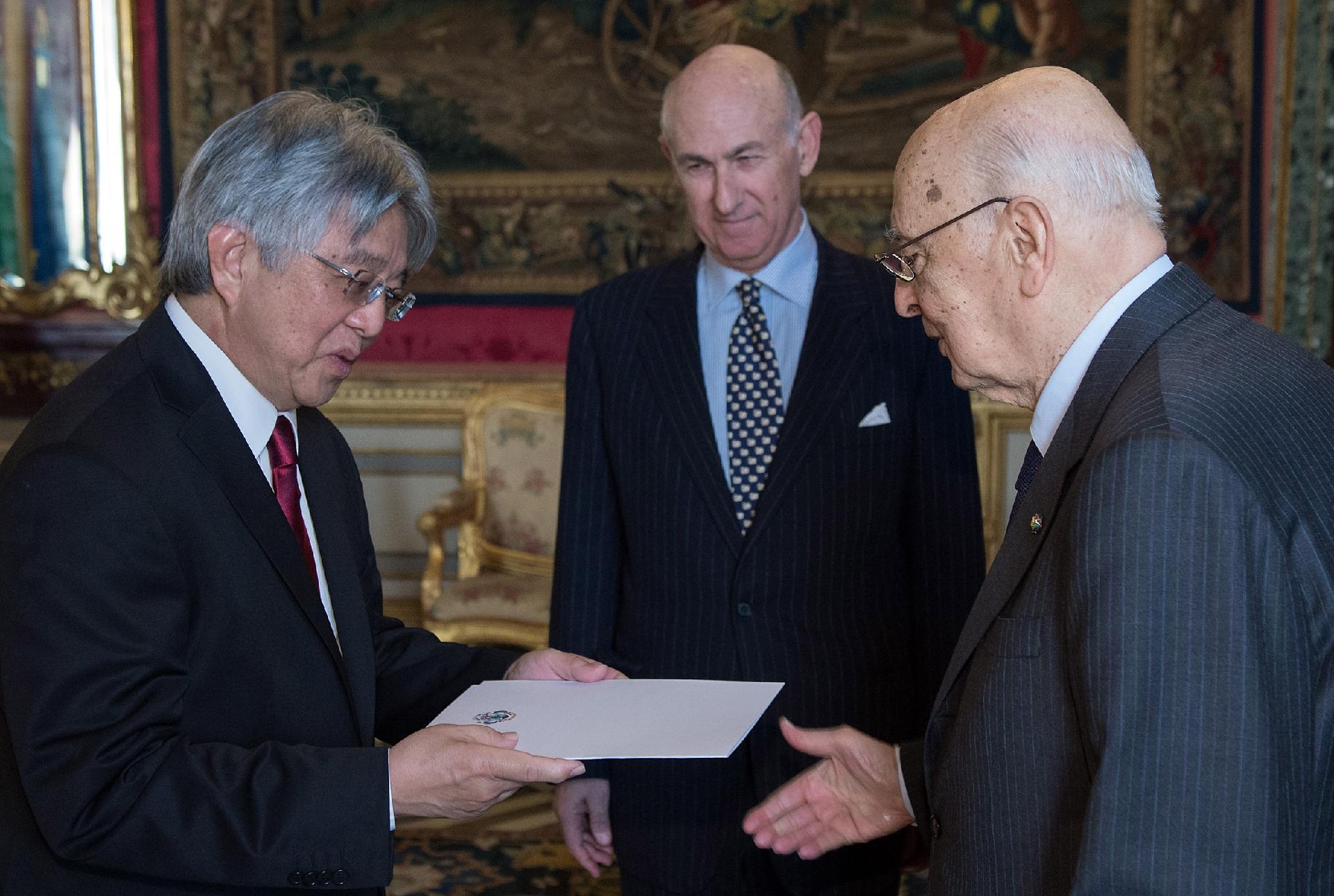 Il Presidente Giorgio Napolitano con S.E.Bernard Shamlaye nuovo Ambasciatore della Repubblica delle Seychelles, in occasione della presentazione delle Lettere Credenziali
