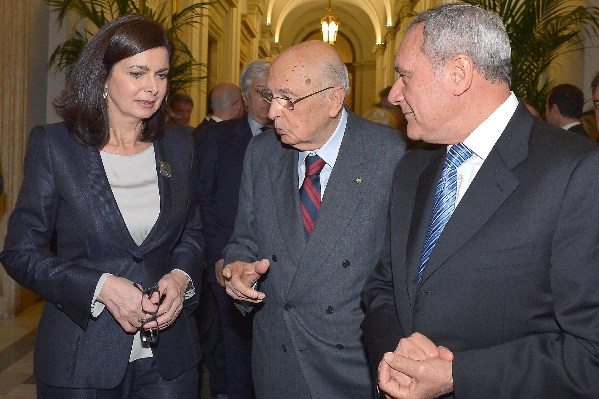 Il Presidente Giorgio Napolitano con la Dott.ssa Laura Boldrini, Presidente della Camera dei deputati e il Sen. Pietro Grasso Presidente del Senato al termine della Conferenza Internazionale sul tema "Il valore dell'Europa - Crescita, occupazione e diritti: l'Unione europea alla prova"